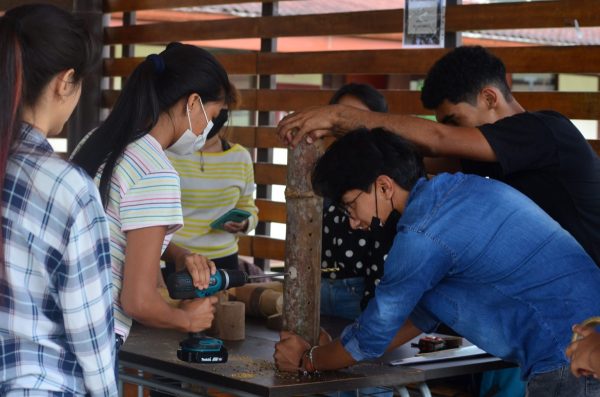 Estudiantes en el proyecto AVECE