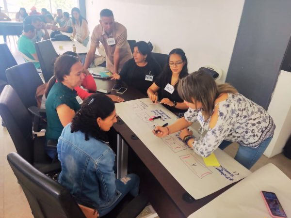 Personas trabajando en el Plan de Gestión Integrada de Recusos Hídricos