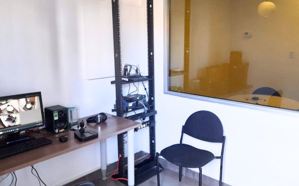 Sala con las cámaras de Gesell