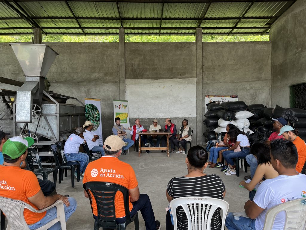 Reunión y charla de la producción del cacao